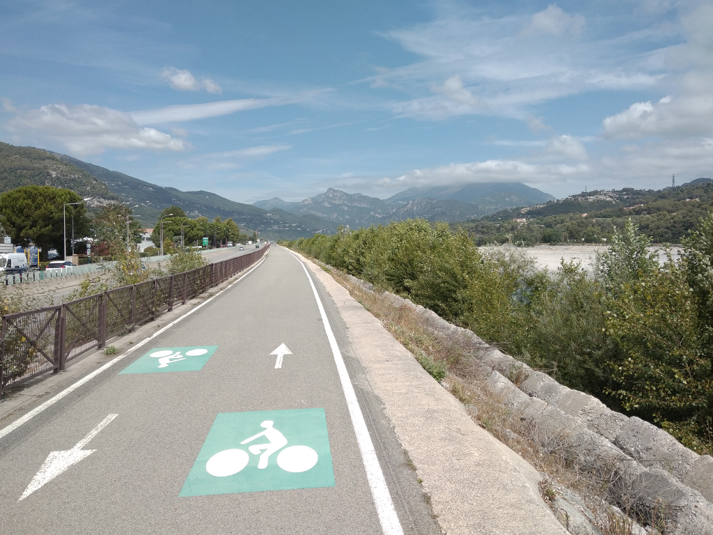 Trasa rowerowa V65, okolice Carros