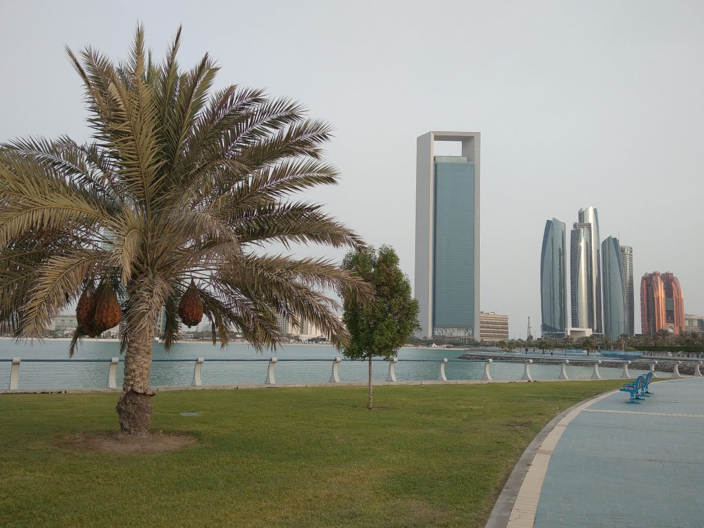 Abu Dhabi, Corniche viewing deck